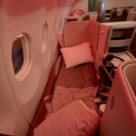 鏡に映った姿を撮影している