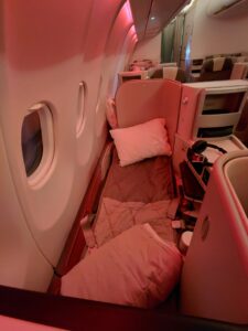 鏡に映った姿を撮影している