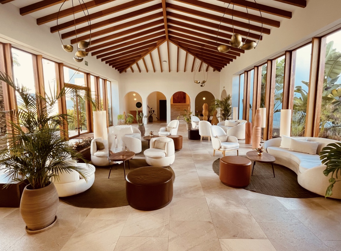 部屋に備えている様々な家具