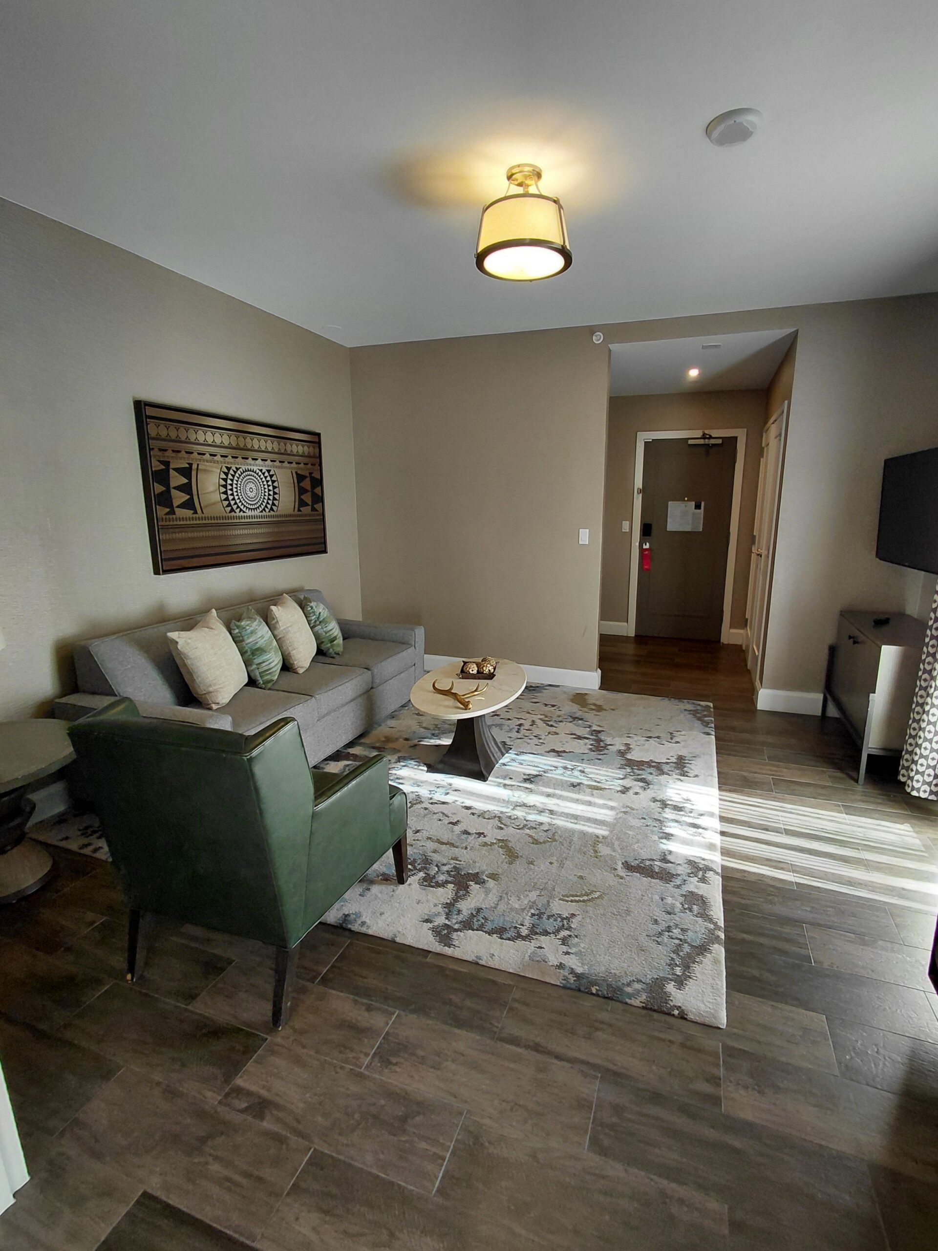 暖炉のあるリビングルーム