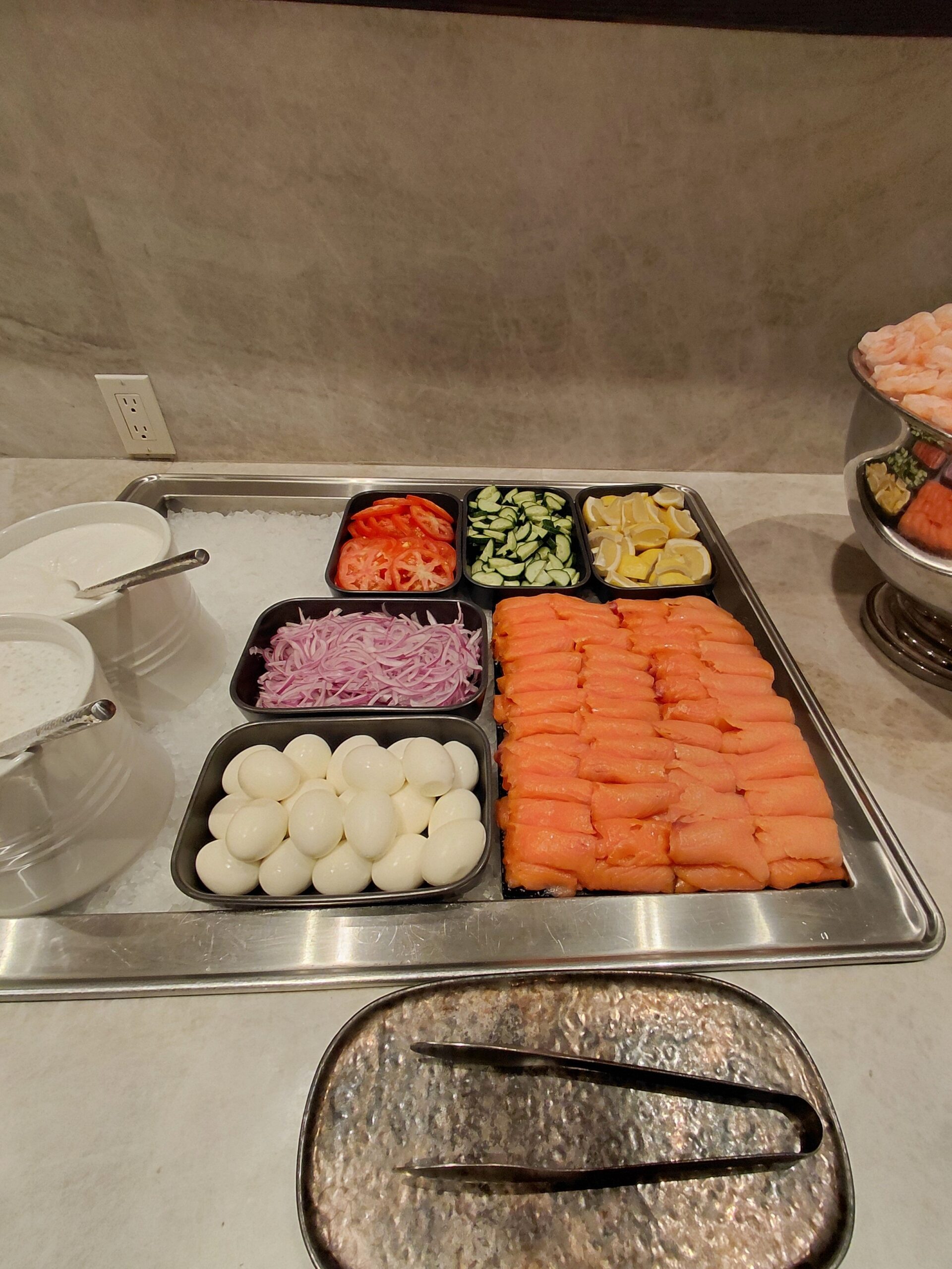 トレイの上にある料理