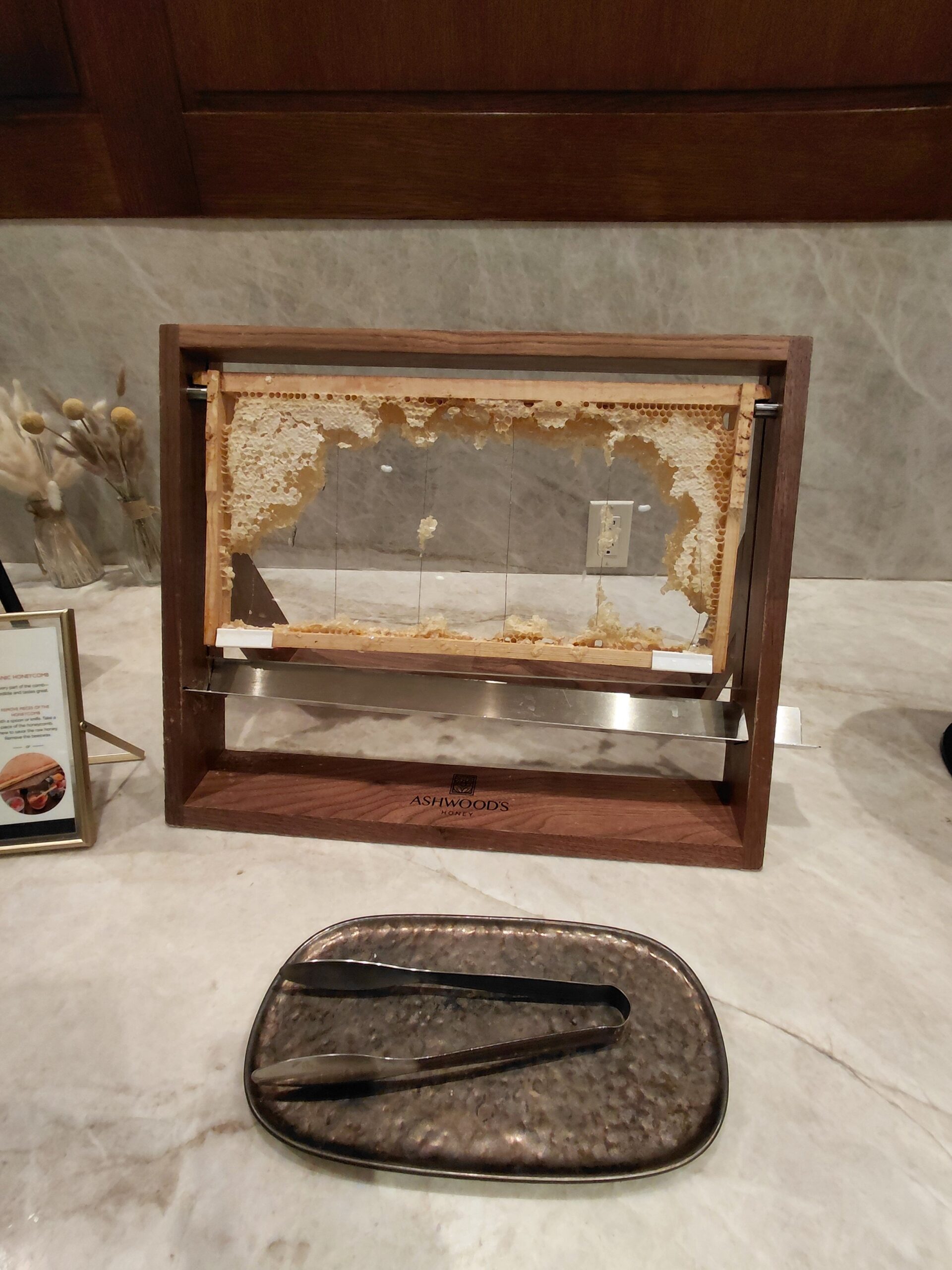 部屋の隅に置かれている