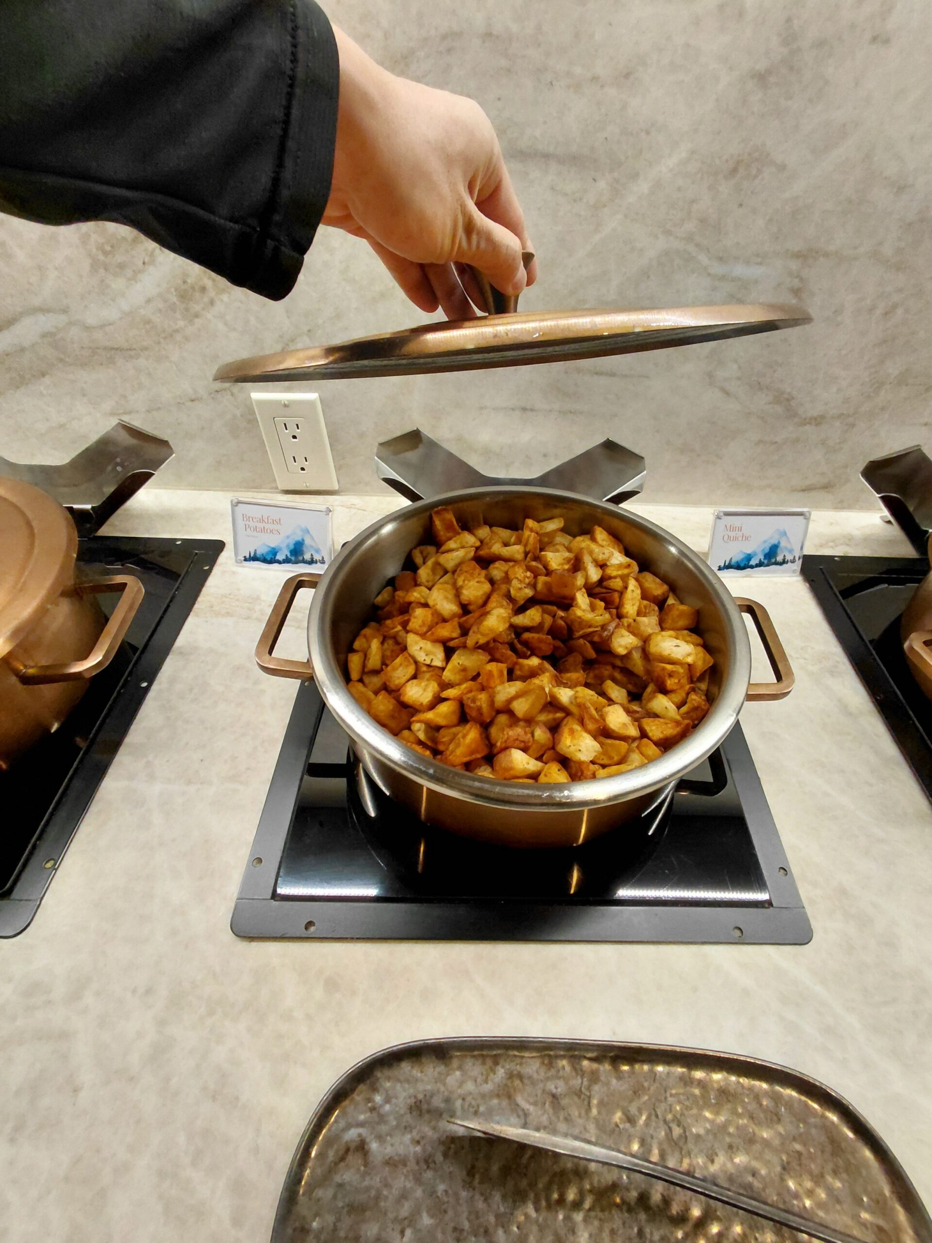 テーブルの上の食べ物