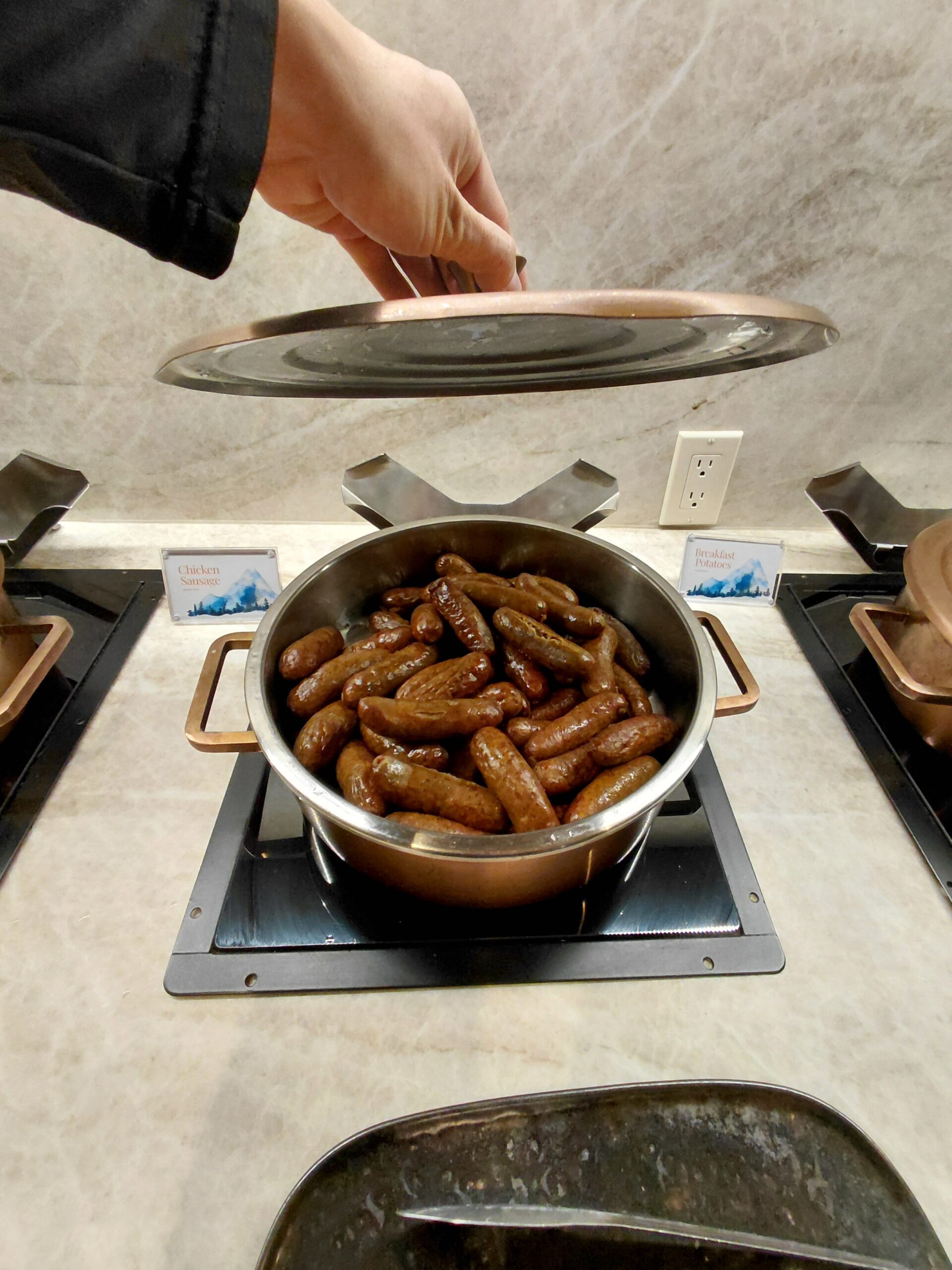 テーブルの上の食べ物