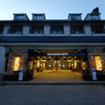 店の正面と入り口