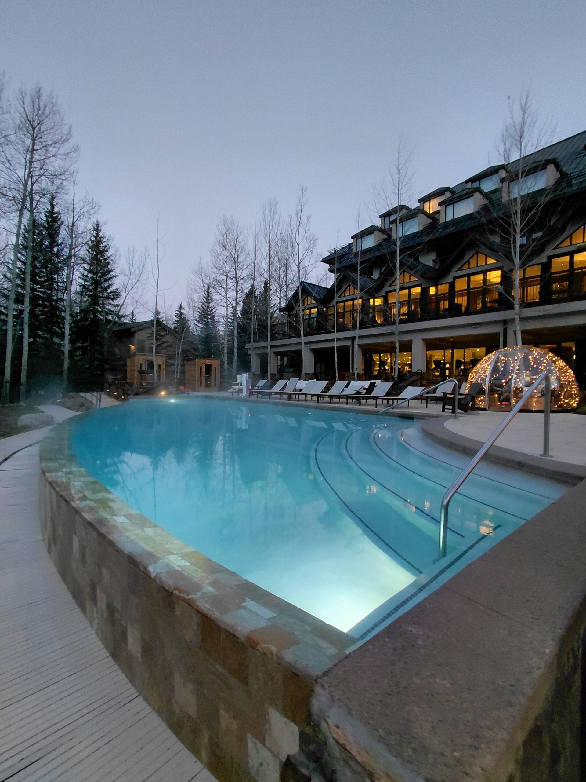 橋の下を流れる川