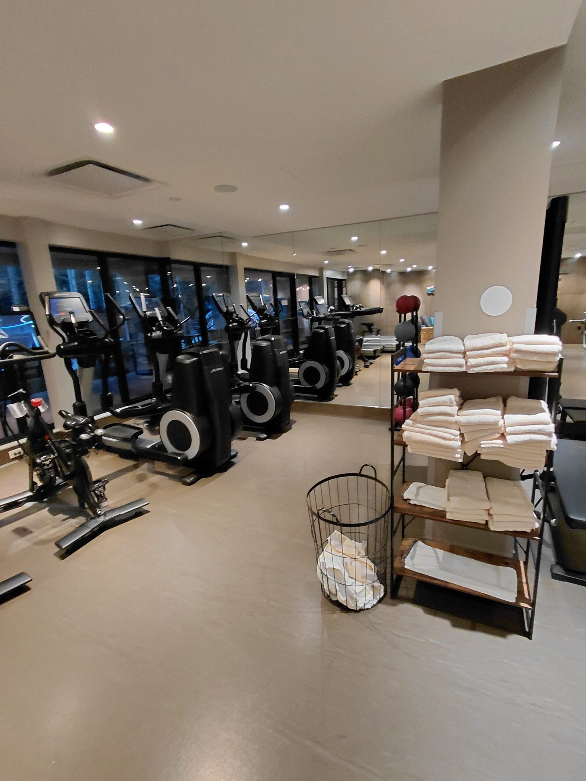 部屋に備えている様々な家具