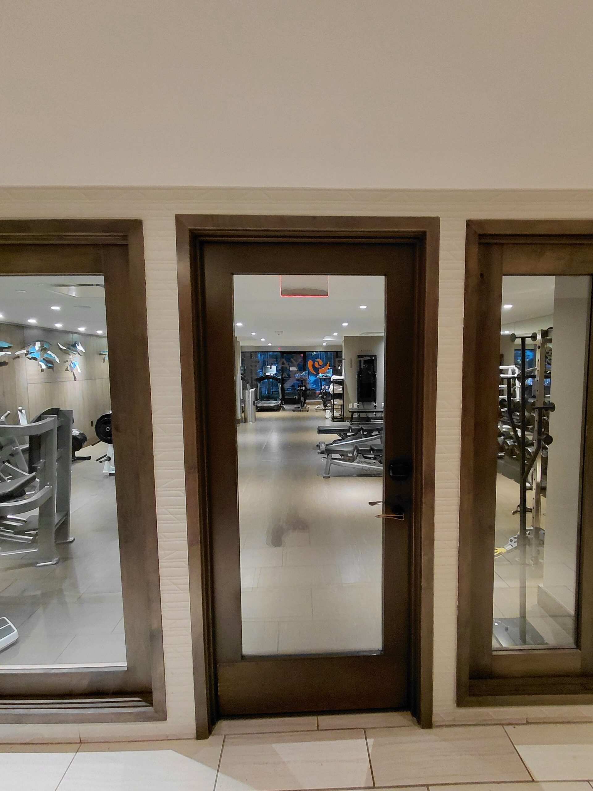 鏡に映っている